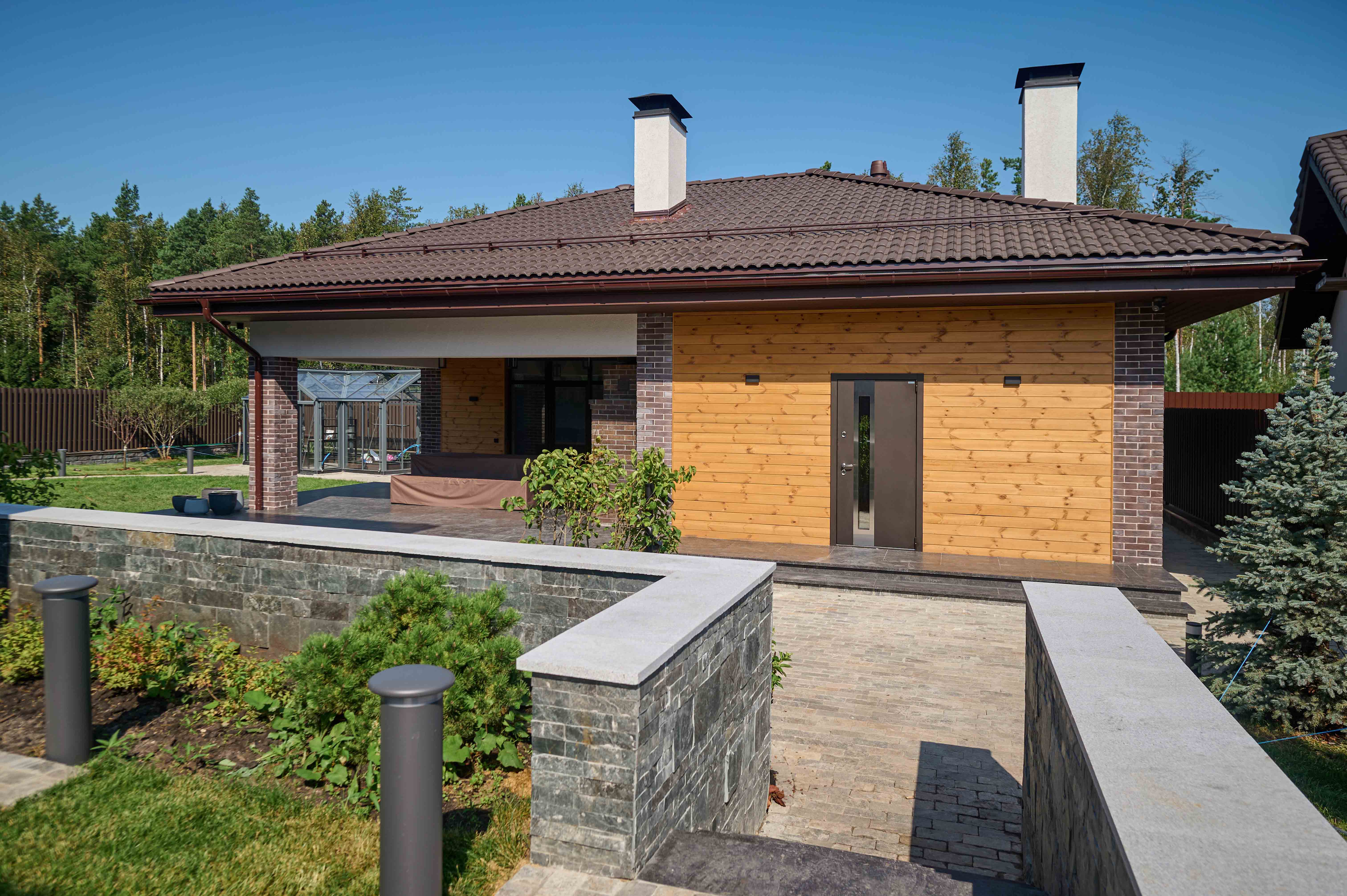 Загородный комплекс с домом 255 м², баней и благоустроенным участком